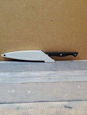 Pampered Chef Knife in Self Sharpening Case #1